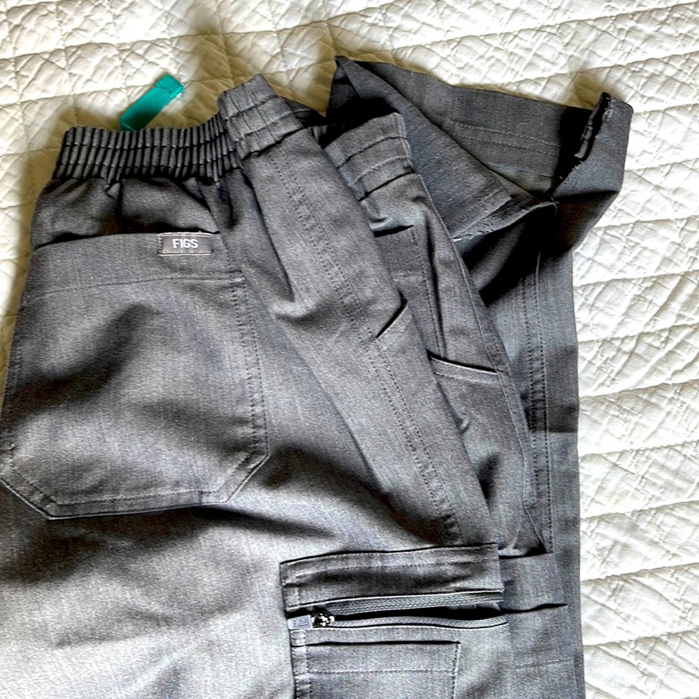 Figs gray scrub pants size small